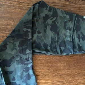 Wonder under camo crops